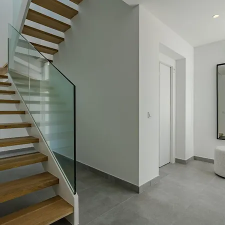 Willa Estandar 8- Casangular By Upper